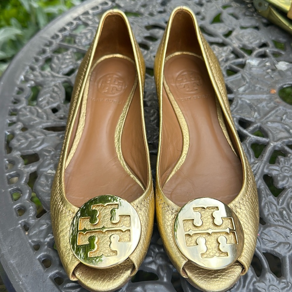Tory Burch Tumbled Wedge Authentic Gold Shoe Women’s‎ Size 6M
